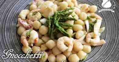 Gnocchetti di farina con asparagi, calamari e gamberetti
